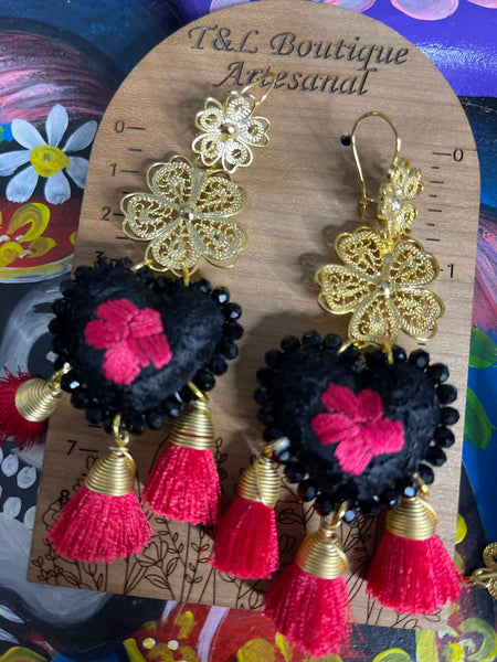 Aretes de corazon Bordados, aretes Tradicionales Mexicanos, Aretes bordados A mano, Artesanía Mexicana, Aretes San Antonino