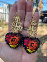 Aretes de corazon Bordados, aretes Tradicionales Mexicanos, Aretes bordados A mano, Artesanía Mexicana, Aretes San Antonino