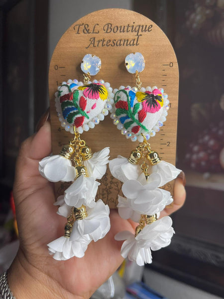 Aretes de corazon Bordados, aretes Tradicionales Mexicanos, Aretes bordados A mano, Artesanía Mexicana, Aretes San Antonino