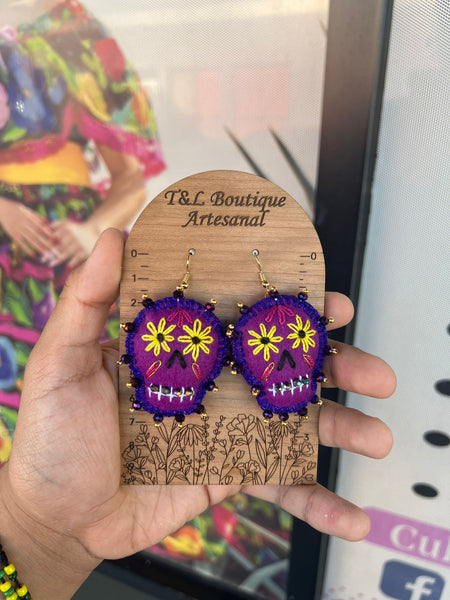 Emily/Aretes Bordados, aretes de calavera, Dia de muertos, aretes Tradicionales Mexicanos, Aretes bordados A mano, Artesanía Mexicana