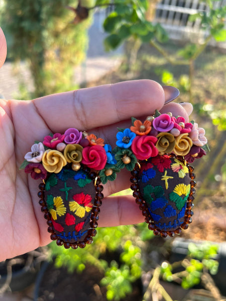 Clara/ Aretes Bordados, aretes de calavera, Dia de muertos, aretes Tradicionales Mexicanos, Aretes bordados A mano, Artesanía Mexicana