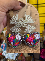 Aretes de corazon Bordados, aretes Tradicionales Mexicanos, Aretes bordados A mano, Artesanía Mexicana, Aretes San Antonino