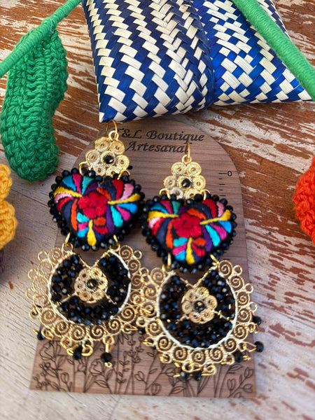 Aretes de corazon Bordados, aretes Tradicionales Mexicanos, Aretes bordados A mano, Artesanía Mexicana, Aretes San Antonino