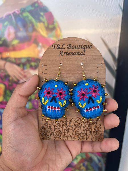 Eva/Aretes Bordados, aretes de calavera, Dia de muertos, aretes Tradicionales Mexicanos, Aretes bordados A mano, Artesanía Mexicana