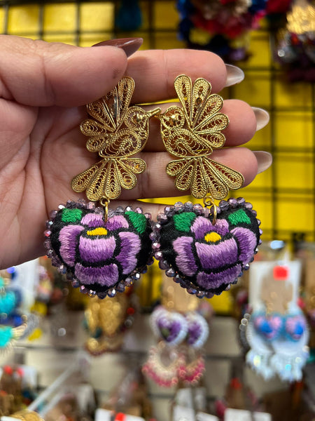 Aretes de corazon Bordados, aretes Tradicionales Mexicanos, Aretes bordados A mano, Artesanía Mexicana, Aretes San Antonino