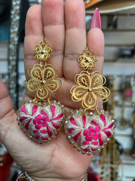 Aretes de corazon Bordados, aretes Tradicionales Mexicanos, Aretes bordados A mano, Artesanía Mexicana, Aretes San Antonino